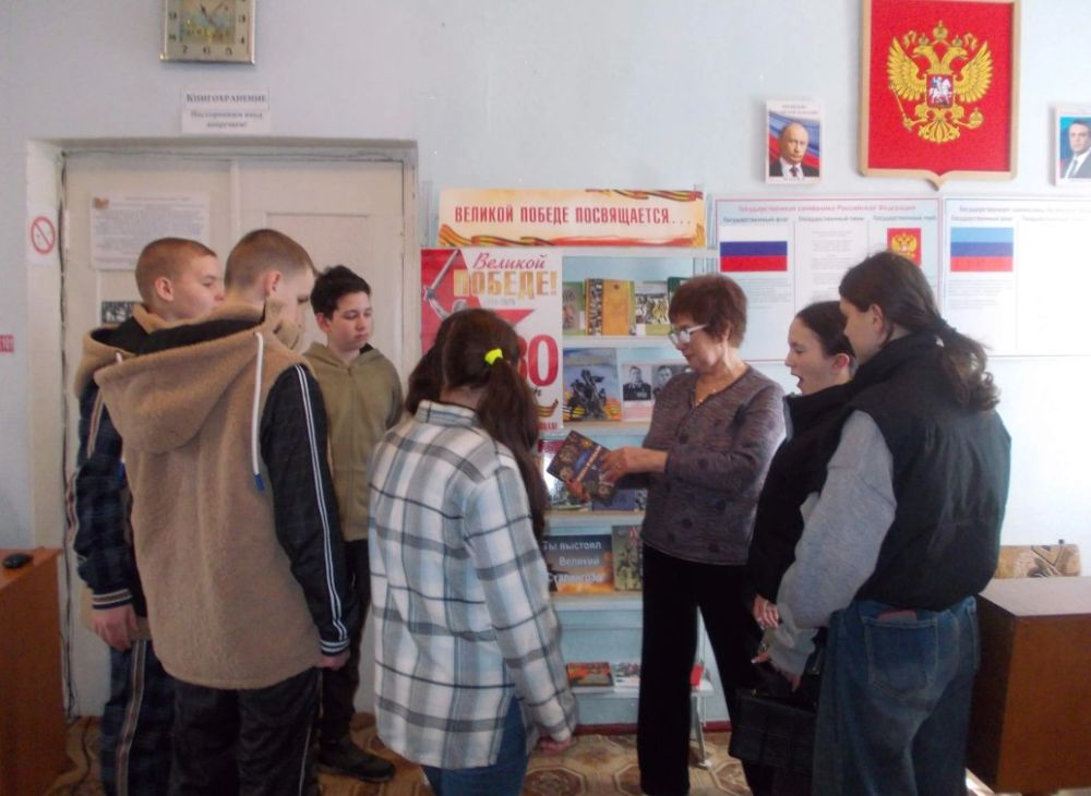 По традиции каждый год в дни весенних школьных каникул во всех библиотеках страны проходит замечательный праздник — Неделя детской и юношеской книги По традиции каждый год в дни весенних школьных каникул во всех библиотеках страны проходит замечательный праздник — Неделя детской и юношеской книги