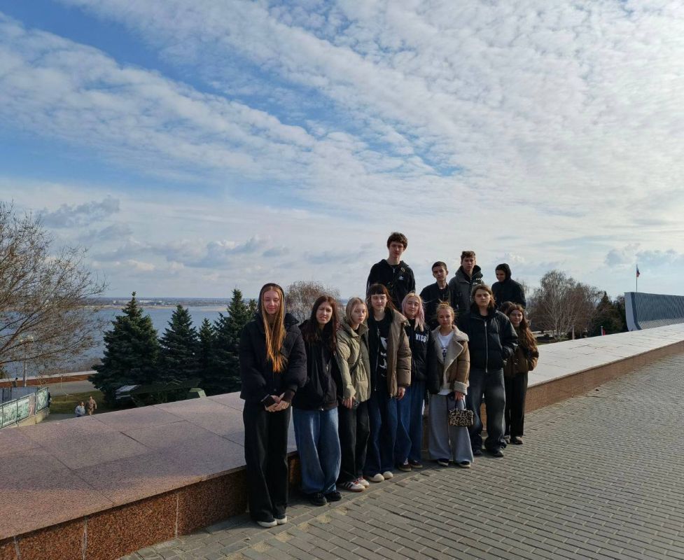 Активисты Движения Первых Алчевска отправились в патриотическую поездку в город-герой Волгоград! Активисты Движения Первых Алчевска отправились в патриотическую поездку в город-герой Волгоград!