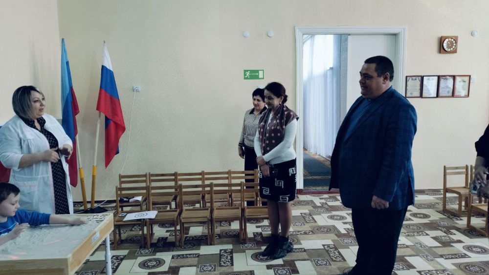 Сегодня Глава городского округа город Ровеньки Андрей Викторович Рубанцов посетил детский сад «Аленький цветочек» Сегодня Глава городского округа город Ровеньки Андрей Викторович Рубанцов посетил детский сад «Аленький цветочек»