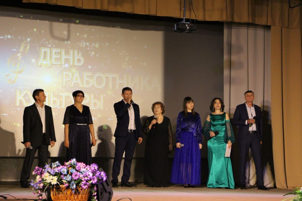 В Меловском центральном доме культуры состоялся праздничный концерт, приуроченный Дню работников культуры В Меловском центральном доме культуры состоялся праздничный концерт, приуроченный Дню работников культуры