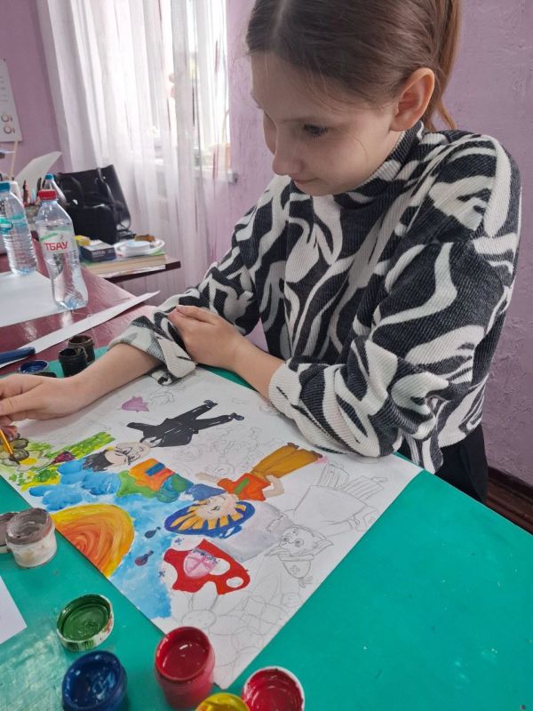 Юные художники Детской художественной школы на уроках станковой композиции рисуют сказки!Сказки - это кладезь знаний о том, как устроен мир, хранилище сакральных знаний, обрядов, традиций, устоев общества Юные художники Детской художественной школы на уроках станковой композиции рисуют сказки!Сказки - это кладезь знаний о том, как устроен мир, хранилище сакральных знаний, обрядов, традиций, устоев общества