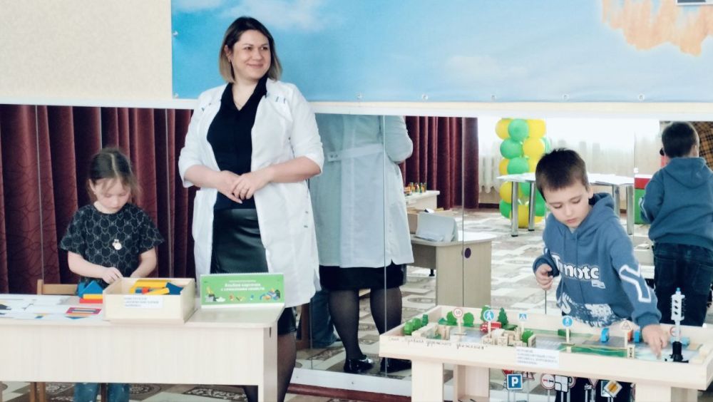 Сегодня Глава городского округа город Ровеньки Андрей Викторович Рубанцов посетил детский сад «Аленький цветочек» Сегодня Глава городского округа город Ровеньки Андрей Викторович Рубанцов посетил детский сад «Аленький цветочек»