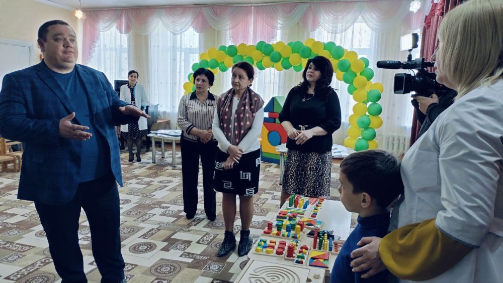 Сегодня Глава городского округа город Ровеньки Андрей Викторович Рубанцов посетил детский сад «Аленький цветочек» Сегодня Глава городского округа город Ровеньки Андрей Викторович Рубанцов посетил детский сад «Аленький цветочек»