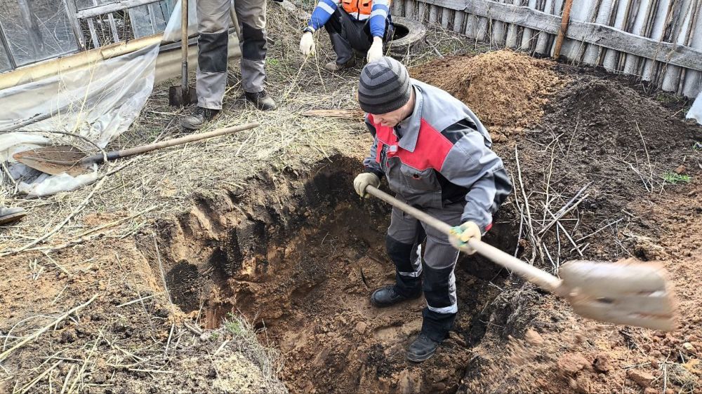 Жители частного сектора обратились в МУП «ПУ ВКХ города Рубежное» (водоканал) по поводу аварийной ситуации Жители частного сектора обратились в МУП «ПУ ВКХ города Рубежное» (водоканал) по поводу аварийной ситуации