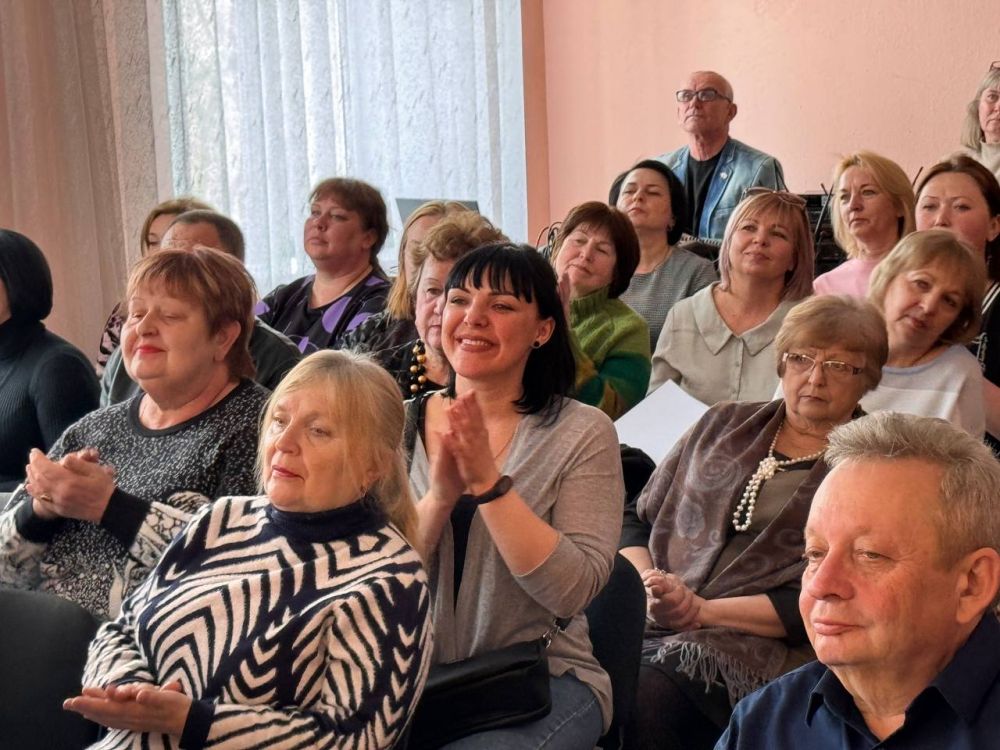 Торжественная церемония вручения наград ко Дню работника культуры прошла в Красном Луче Торжественная церемония вручения наград ко Дню работника культуры прошла в Красном Луче
