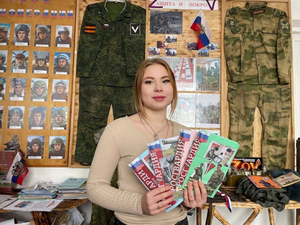 "Слава защитникам Отечества!" "Слава защитникам Отечества!"