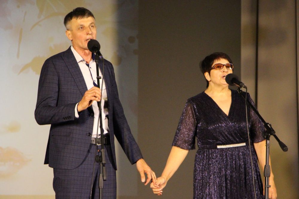 В Меловском центральном доме культуры состоялся праздничный концерт, приуроченный Дню работников культуры В Меловском центральном доме культуры состоялся праздничный концерт, приуроченный Дню работников культуры