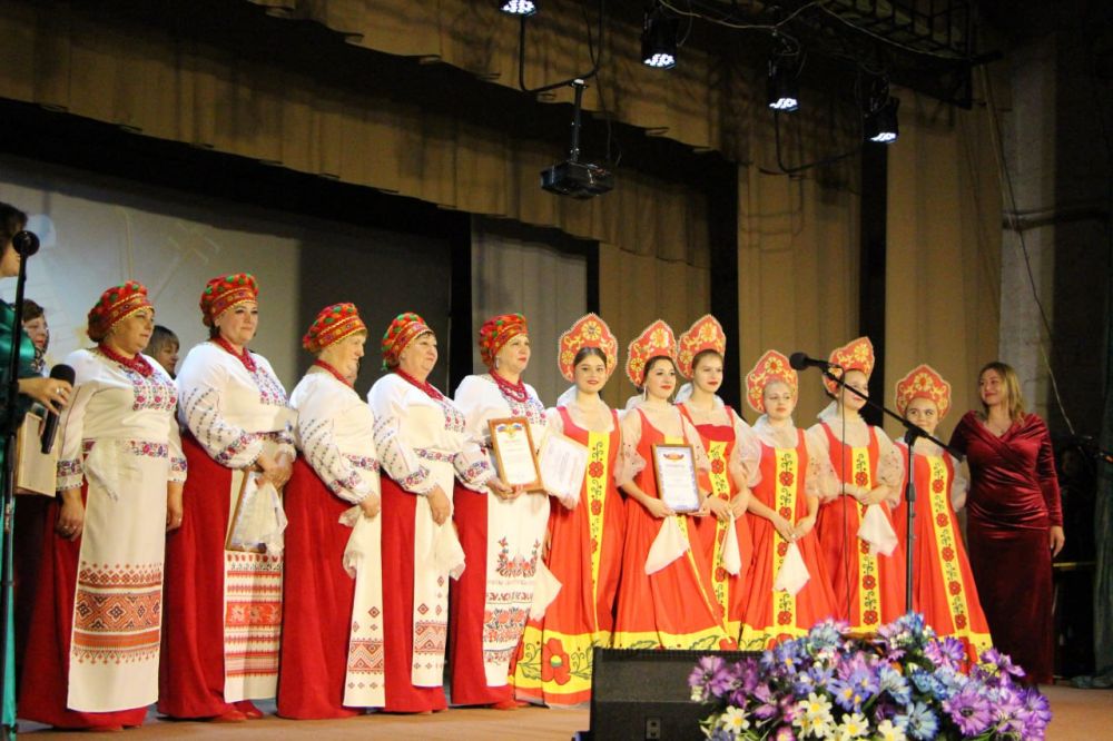 В Меловском центральном доме культуры состоялся праздничный концерт, приуроченный Дню работников культуры В Меловском центральном доме культуры состоялся праздничный концерт, приуроченный Дню работников культуры