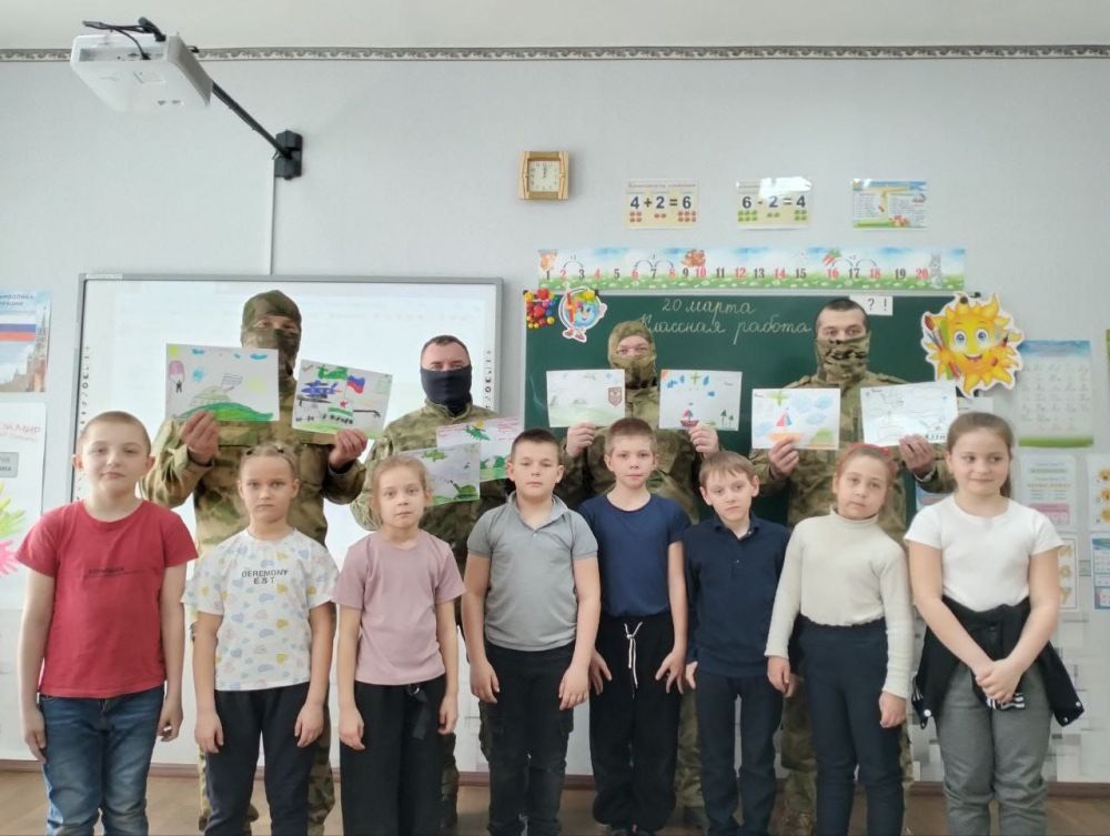 "Слава защитникам Отечества!" "Слава защитникам Отечества!"