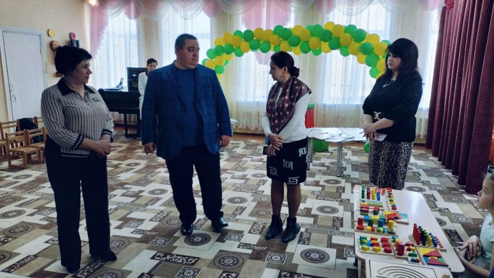 Сегодня Глава городского округа город Ровеньки Андрей Викторович Рубанцов посетил детский сад «Аленький цветочек» Сегодня Глава городского округа город Ровеньки Андрей Викторович Рубанцов посетил детский сад «Аленький цветочек»