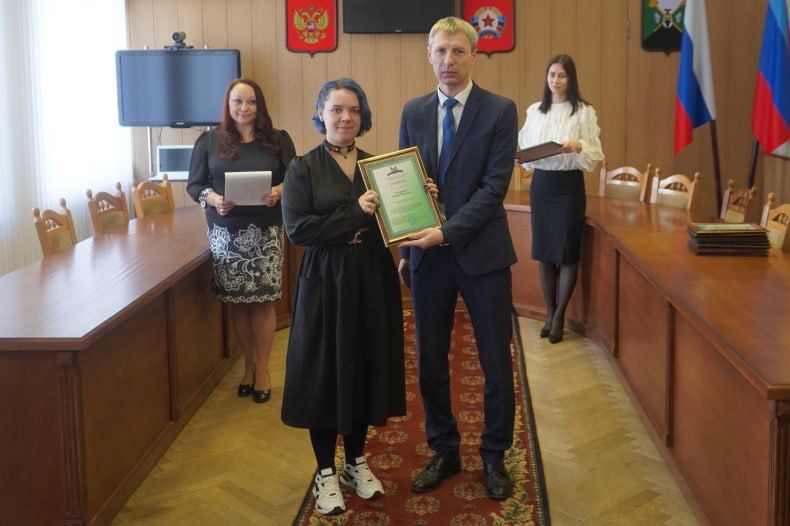 В профессиональный праздник наградили работников культуры В профессиональный праздник наградили работников культуры