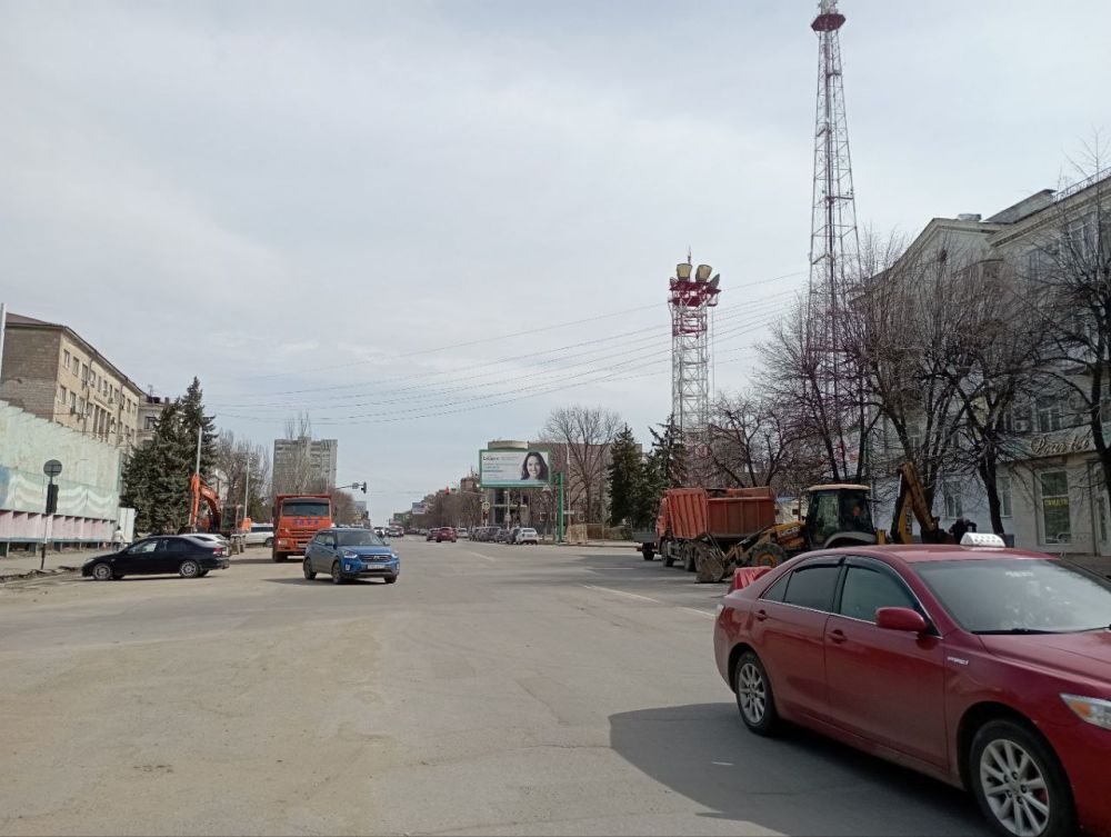 Коммунальщики уже начали реконструкцию улицы Коцюбинского в Луганске Коммунальщики уже начали реконструкцию улицы Коцюбинского в Луганске