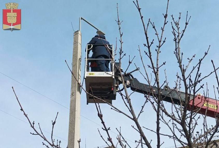 Коммунальные службы проводят работы на территории города Коммунальные службы проводят работы на территории города