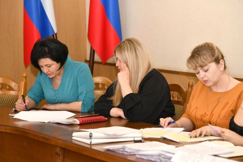 В малом зале Администрации Свердловского муниципального округа под председательством заместителя Главы Администрации Татьяны Мирошниковой состоялось очередное заседание комиссии по проведению обследования жилых помещений... В малом зале Администрации Свердловского муниципального округа под председательством заместителя Главы Администрации Татьяны Мирошниковой состоялось очередное заседание комиссии по проведению обследования жилых помещений...