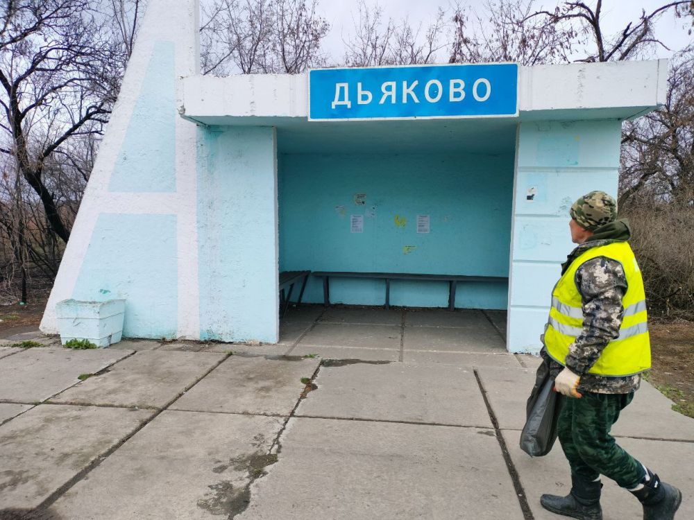 Сотрудниками ООО «ПроектСтрой» выполнены работы по очистке от грязи дорожных знаков, сигнальных столбиков и барьерного ограждения на автодороге регионального значения 43Р-21 Луганск – Лутугино – Красный Луч – граница... Сотрудниками ООО «ПроектСтрой» выполнены работы по очистке от грязи дорожных знаков, сигнальных столбиков и барьерного ограждения на автодороге регионального значения 43Р-21 Луганск – Лутугино – Красный Луч – граница...