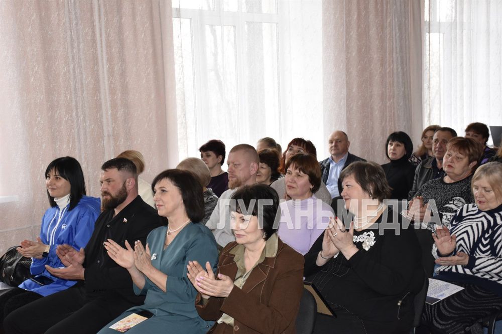 Работников культуры чествуют в Краснолучском городском округе Работников культуры чествуют в Краснолучском городском округе