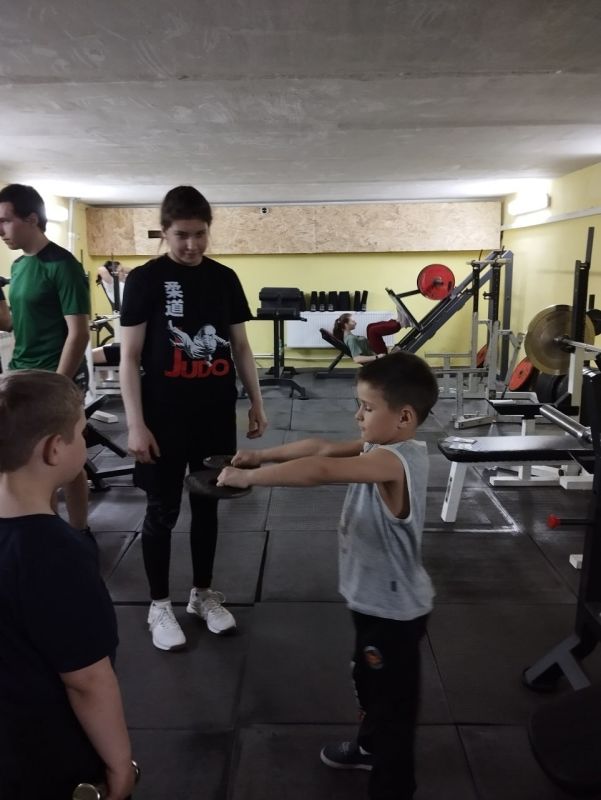 В рамках спортивного марафона «Сила России» рубежанскиеединороссы организовали открытую тренировку по пауэрлифтингу В рамках спортивного марафона «Сила России» рубежанскиеединороссы организовали открытую тренировку по пауэрлифтингу