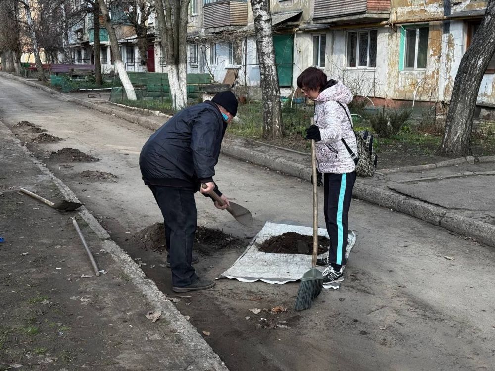 Сергей Колягин: С приходом весеннего тепла у всех граждан появляется особый энтузиазм в уборке как собственных подворий, так и общественных пространств Сергей Колягин: С приходом весеннего тепла у всех граждан появляется особый энтузиазм в уборке как собственных подворий, так и общественных пространств
