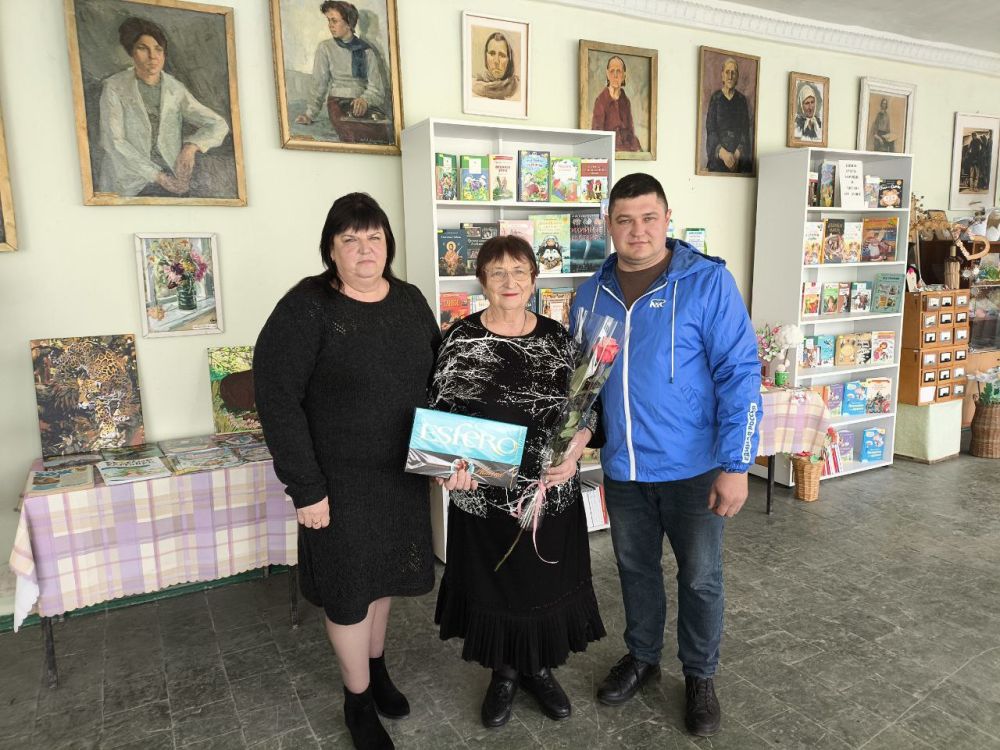 Активисты Новопсковского отделения партии "Единая Россия", сотрудники администрации и муниципальные депутаты тепло поздравили работников культуры с их профессиональным праздником Активисты Новопсковского отделения партии "Единая Россия", сотрудники администрации и муниципальные депутаты тепло поздравили работников культуры с их профессиональным праздником