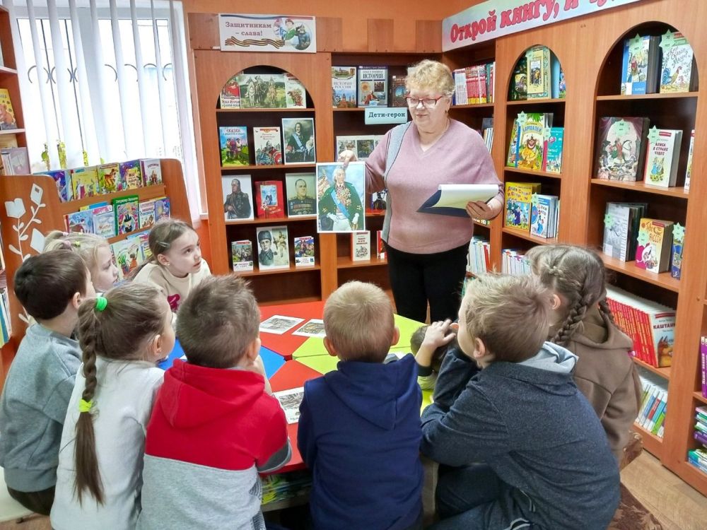 В рамках Недели детской книги библиотекари центральной библиотеки пригласили воспитанников подготовительной группы ГБДОУ ЛНР «Брянковский ясли-сад № 53 «Радуга» на День детской книги «В страну открытий и чудес» В рамках Недели детской книги библиотекари центральной библиотеки пригласили воспитанников подготовительной группы ГБДОУ ЛНР «Брянковский ясли-сад № 53 «Радуга» на День детской книги «В страну открытий и чудес»