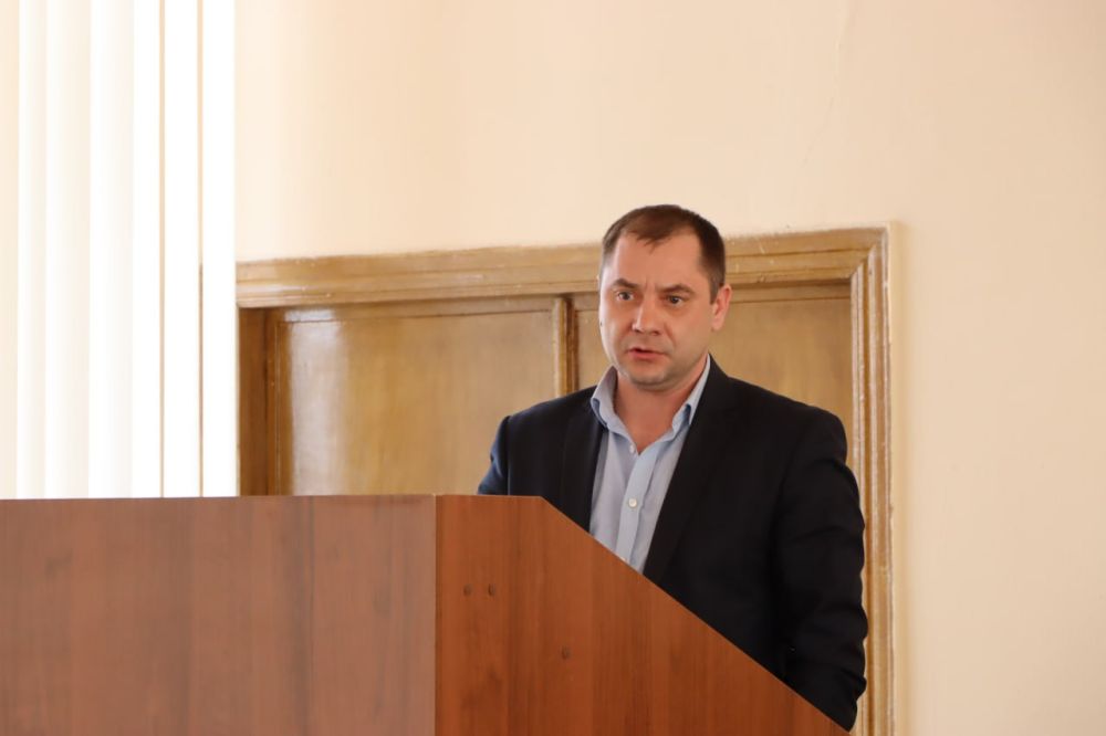 Евгений Бондарь: Провел совещание с сотрудниками Управления Россельхознадзора по ДНР и ЛНР, отдела Федерального государственного ветеринарного контроля (надзора) по ЛНР, филиала Федерального центра оценки безопасности и... Евгений Бондарь: Провел совещание с сотрудниками Управления Россельхознадзора по ДНР и ЛНР, отдела Федерального государственного ветеринарного контроля (надзора) по ЛНР, филиала Федерального центра оценки безопасности и...