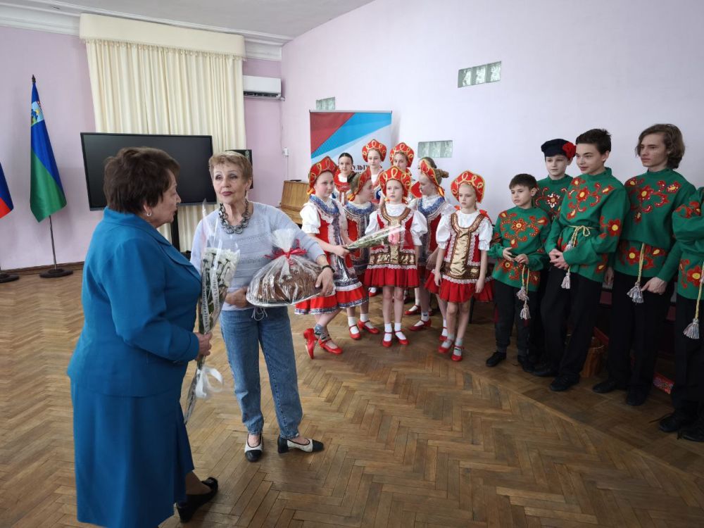 Образцовый ансамбль народного танца «Непоседы» брянковского Дворца культуры имени Октябрьской революции стал лауреатом 1 степени X Фестиваля православной культуры и традиций малых городов и сельских поселений Руси... Образцовый ансамбль народного танца «Непоседы» брянковского Дворца культуры имени Октябрьской революции стал лауреатом 1 степени X Фестиваля православной культуры и традиций малых городов и сельских поселений Руси...
