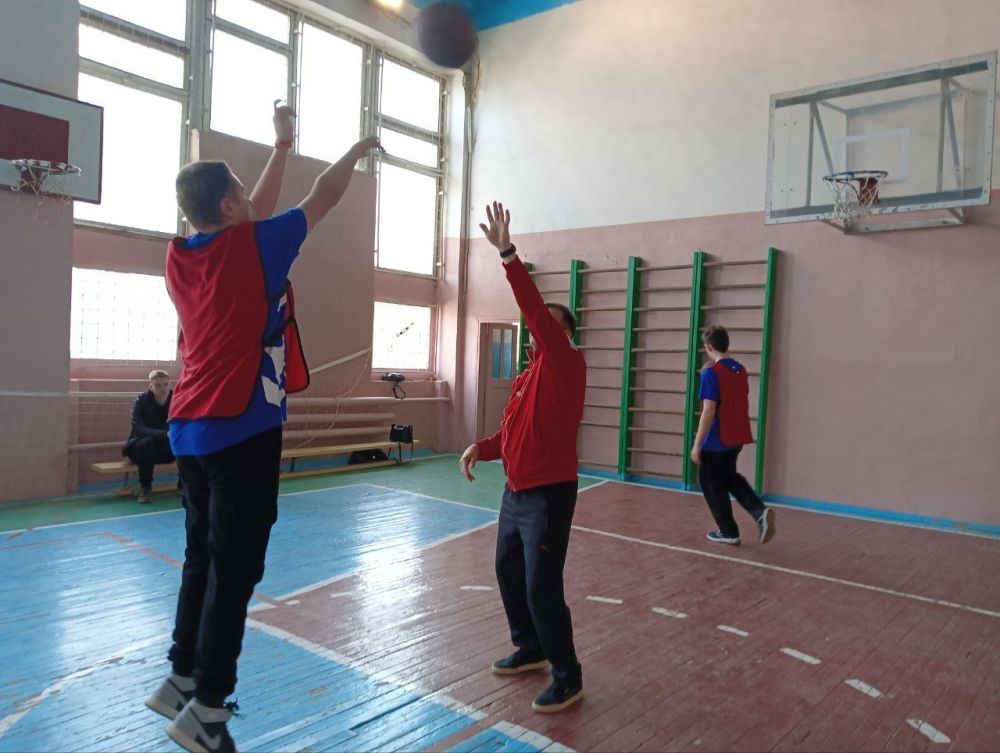 В рамках марафона «Сила России» в спортивном зале Лутугинского колледжа состоялась открытая тренировка по баскетболу В рамках марафона «Сила России» в спортивном зале Лутугинского колледжа состоялась открытая тренировка по баскетболу