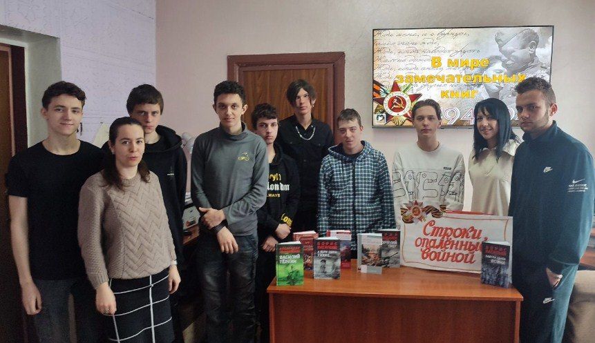 В Лутугинской библиотеке состоялась литературная игра «В мире замечательных книг» В Лутугинской библиотеке состоялась литературная игра «В мире замечательных книг»