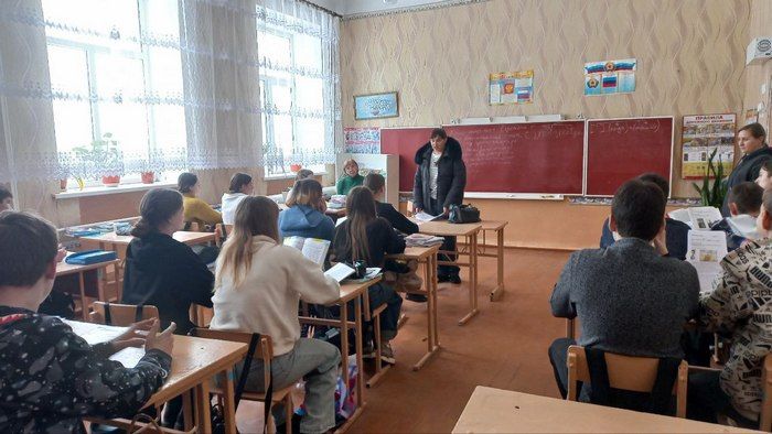 Специалисты по управлению персоналом Штеровской дистанции пути Луганского филиала ФГУП «ЖДН» в марте провели несколько встреч с учащимися старших классов Специалисты по управлению персоналом Штеровской дистанции пути Луганского филиала ФГУП «ЖДН» в марте провели несколько встреч с учащимися старших классов