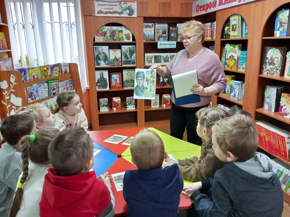 В рамках Недели детской книги библиотекари центральной библиотеки пригласили воспитанников подготовительной группы ГБДОУ ЛНР «Брянковский ясли-сад № 53 «Радуга» на День детской книги «В страну открытий и чудес» В рамках Недели детской книги библиотекари центральной библиотеки пригласили воспитанников подготовительной группы ГБДОУ ЛНР «Брянковский ясли-сад № 53 «Радуга» на День детской книги «В страну открытий и чудес»
