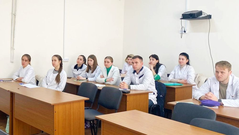 В Луганской городской больнице № 1 проводятся профориентационные лекции для студентов В Луганской городской больнице № 1 проводятся профориентационные лекции для студентов