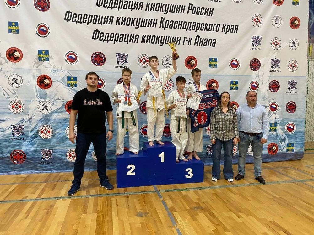Наши спортсмены в Анапе. 22 марта в городе Анапа прошли открытые соревнования по киокушин, в которых приняло участие свыше 150 спортсменов, среди которых спортивные клубы Краснодарского края, спортивные клубы Республики Крым... Наши спортсмены в Анапе. 22 марта в городе Анапа прошли открытые соревнования по киокушин, в которых приняло участие свыше 150 спортсменов, среди которых спортивные клубы Краснодарского края, спортивные клубы Республики Крым...