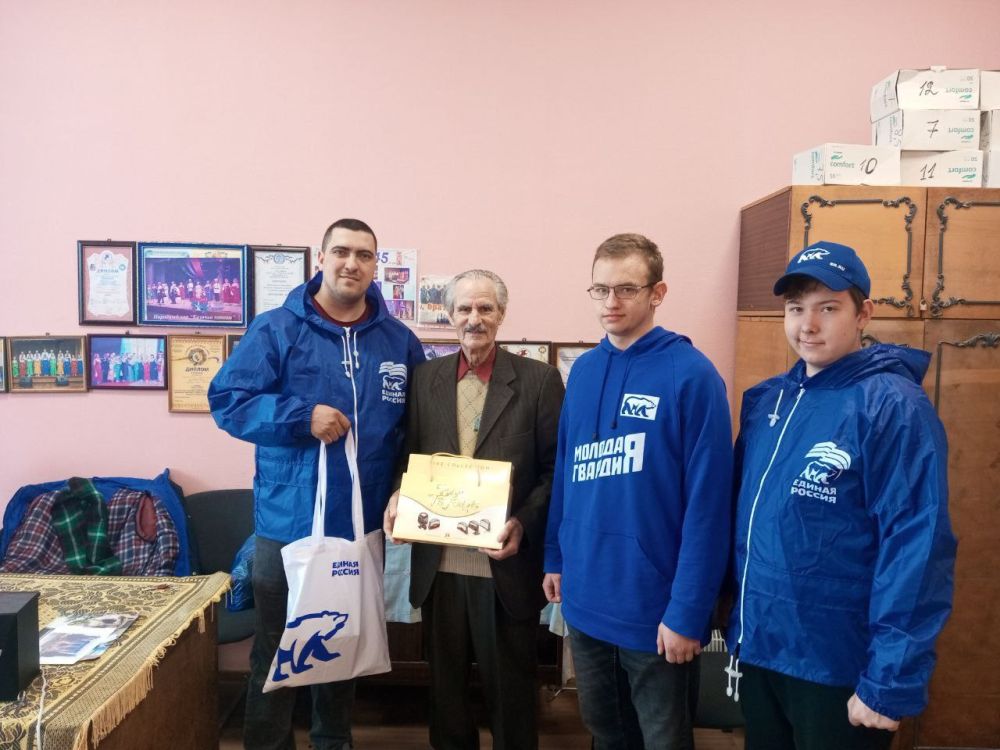 Северодонецкие единороссы поздравили работников культуры с профессиональным праздником Северодонецкие единороссы поздравили работников культуры с профессиональным праздником