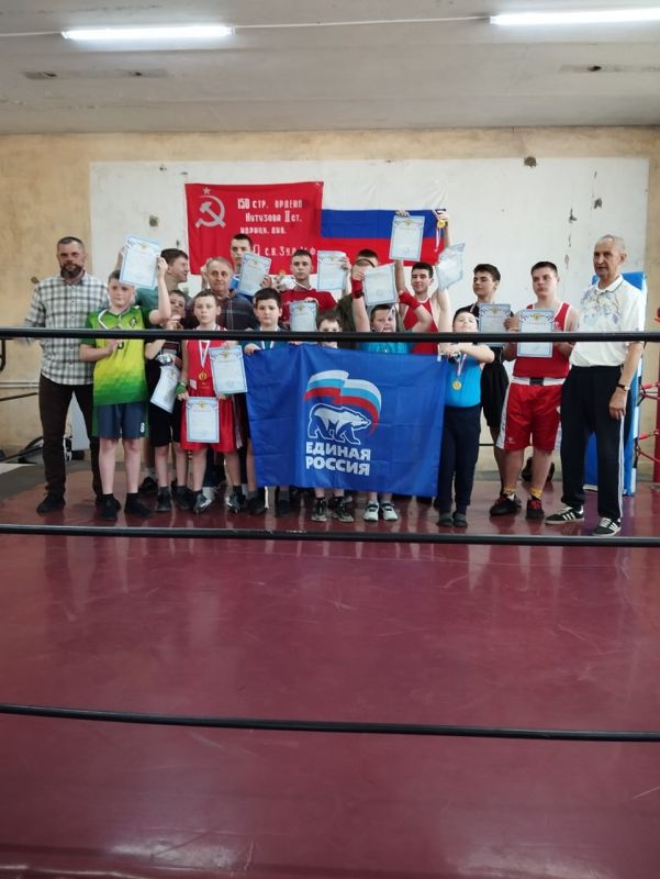 При поддержке депутата Совета городского округа города Рубежное, муниципального координатора партийного проекта «Детский спорт» Андрея Кузнецова в Рубежном прошло первенство Рубежного по боксу, в рамках которого воспитанники... При поддержке депутата Совета городского округа города Рубежное, муниципального координатора партийного проекта «Детский спорт» Андрея Кузнецова в Рубежном прошло первенство Рубежного по боксу, в рамках которого воспитанники...