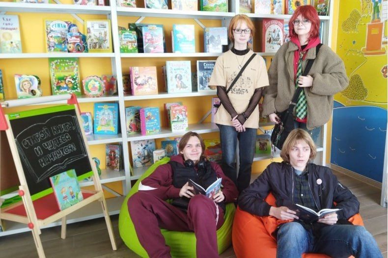 Выставка-призыв «Открой книгу, и чудеса начнутся!» открылась в Свердловской центральной городской библиотеке Выставка-призыв «Открой книгу, и чудеса начнутся!» открылась в Свердловской центральной городской библиотеке
