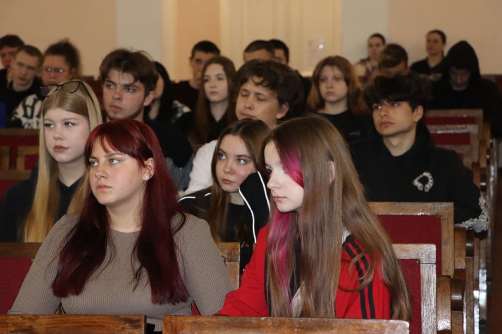 В Стаханове прошло обучение волонтеров по программе «Формирование комфортной городской среды» В Стаханове прошло обучение волонтеров по программе «Формирование комфортной городской среды»