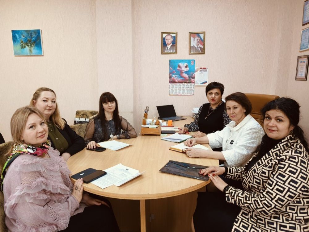 На базе Детской школы искусств №1 г. Ровеньки под руководством Новиковой Оксаны Сергеевны прошло кустовое методическое объединение На базе Детской школы искусств №1 г. Ровеньки под руководством Новиковой Оксаны Сергеевны прошло кустовое методическое объединение