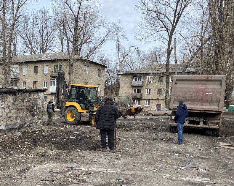 Работы по очистке точек сбора ТКО в Суходольске Работы по очистке точек сбора ТКО в Суходольске