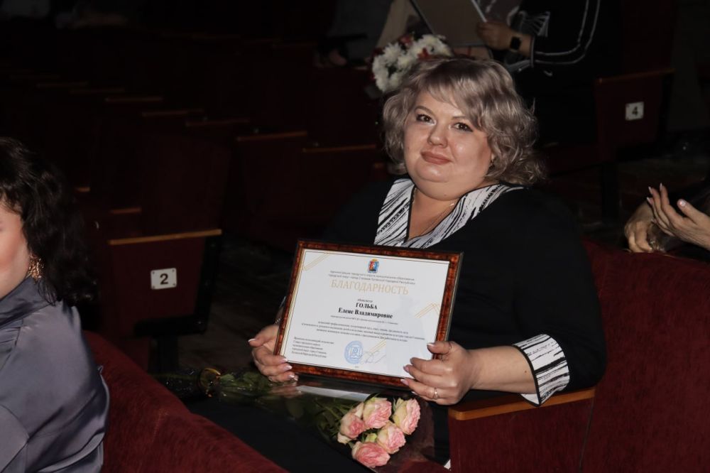 ВРИП главы Стаханова Наталия Жулинская поздравила работников культуры с профессиональным праздником ВРИП главы Стаханова Наталия Жулинская поздравила работников культуры с профессиональным праздником