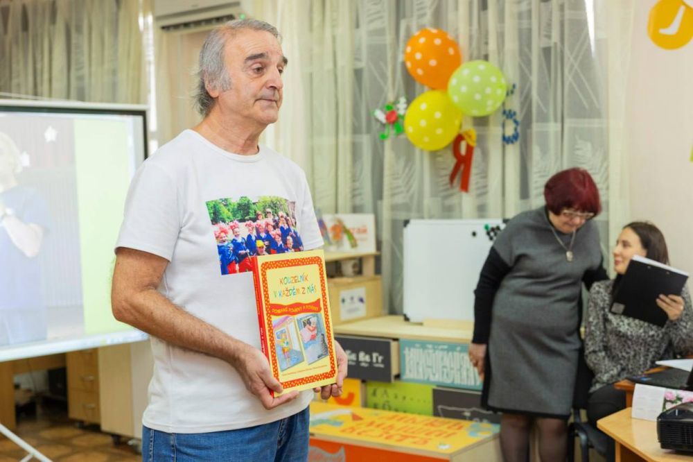 Презентация книги сказок и рассказов для детей на чешском языке «Волшебник в каждом из нас. Донбасские сказки и рассказы» состоялась в Луганской библиотеке для детей Презентация книги сказок и рассказов для детей на чешском языке «Волшебник в каждом из нас. Донбасские сказки и рассказы» состоялась в Луганской библиотеке для детей