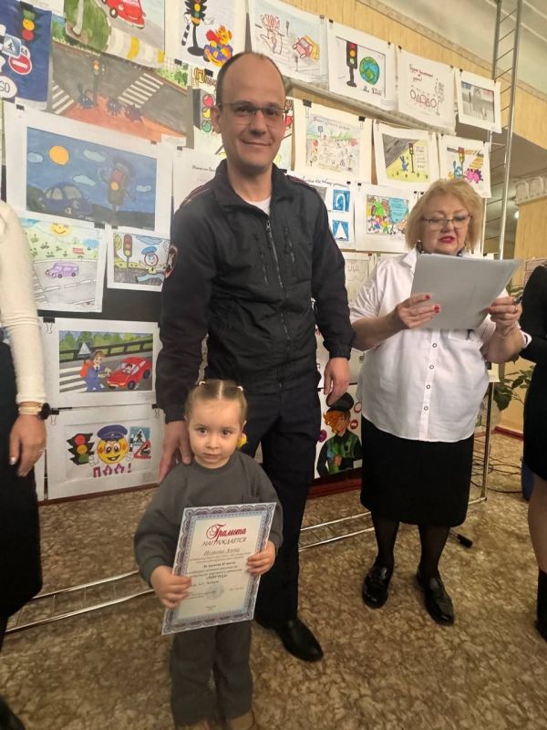26 марта 2025 года на базе Дома творчества детей и юношества города Ровеньки состоялось мероприятие по открытию и подведению итогов городской выставки детского рисунка на тему «МИР ПДД» 26 марта 2025 года на базе Дома творчества детей и юношества города Ровеньки состоялось мероприятие по открытию и подведению итогов городской выставки детского рисунка на тему «МИР ПДД»