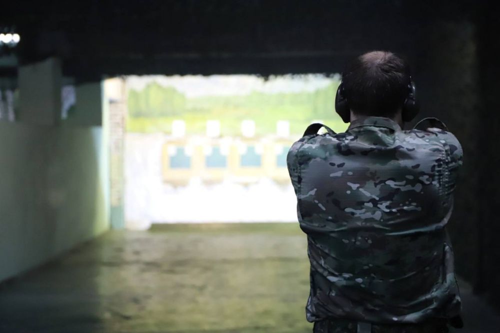 Чемпионат по стрельбе из боевого ручного стрелкового оружия, посвященный 214-й годовщине образования войск национальной гвардии России, состоялся в Луганске Чемпионат по стрельбе из боевого ручного стрелкового оружия, посвященный 214-й годовщине образования войск национальной гвардии России, состоялся в Луганске