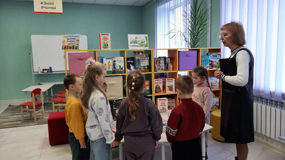 Экскурсия в библиотеку.. В преддверии Международного дня детской книги воспитанники детского сада "Журавушка" посетили Центральную городскую библиотеку им.Г.Сковороды Экскурсия в библиотеку.. В преддверии Международного дня детской книги воспитанники детского сада "Журавушка" посетили Центральную городскую библиотеку им.Г.Сковороды
