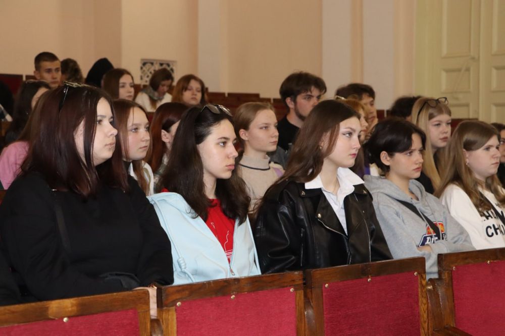 В Стаханове прошло обучение волонтеров по программе «Формирование комфортной городской среды» В Стаханове прошло обучение волонтеров по программе «Формирование комфортной городской среды»
