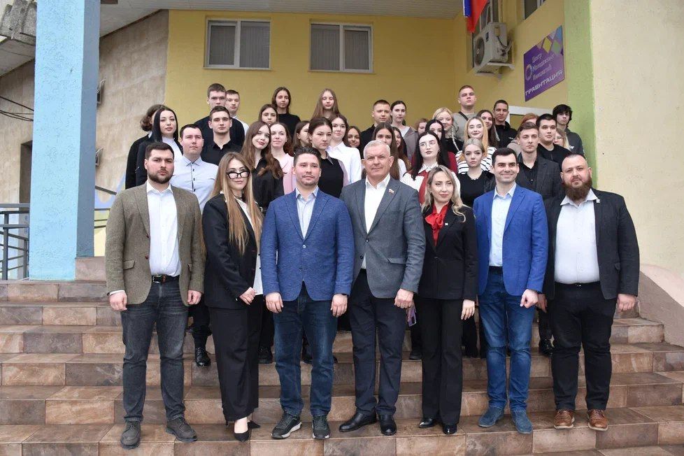 Владимир Шавлай: Первая в республике Молодежная палата начала работу в Краснодоне Владимир Шавлай: Первая в республике Молодежная палата начала работу в Краснодоне