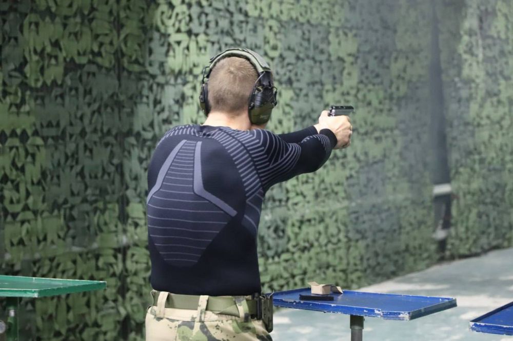 Чемпионат по стрельбе из боевого ручного стрелкового оружия, посвященный 214-й годовщине образования войск национальной гвардии России, состоялся в Луганске Чемпионат по стрельбе из боевого ручного стрелкового оружия, посвященный 214-й годовщине образования войск национальной гвардии России, состоялся в Луганске