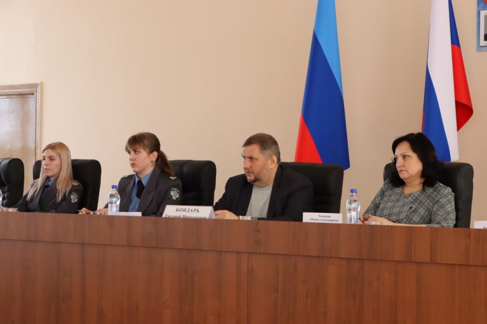 Евгений Бондарь: Провел совещание с сотрудниками Управления Россельхознадзора по ДНР и ЛНР, отдела Федерального государственного ветеринарного контроля (надзора) по ЛНР, филиала Федерального центра оценки безопасности и... Евгений Бондарь: Провел совещание с сотрудниками Управления Россельхознадзора по ДНР и ЛНР, отдела Федерального государственного ветеринарного контроля (надзора) по ЛНР, филиала Федерального центра оценки безопасности и...