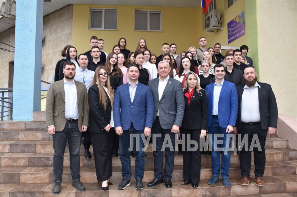 Первая в республике Молодежная палата начала работу в Краснодоне Первая в республике Молодежная палата начала работу в Краснодоне