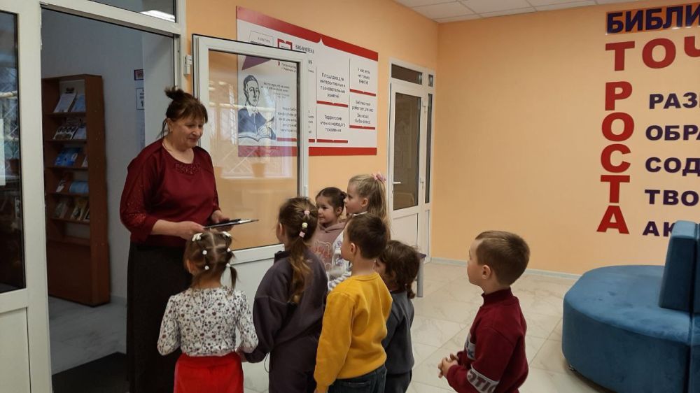 Экскурсия в библиотеку.. В преддверии Международного дня детской книги воспитанники детского сада "Журавушка" посетили Центральную городскую библиотеку им.Г.Сковороды Экскурсия в библиотеку.. В преддверии Международного дня детской книги воспитанники детского сада "Журавушка" посетили Центральную городскую библиотеку им.Г.Сковороды