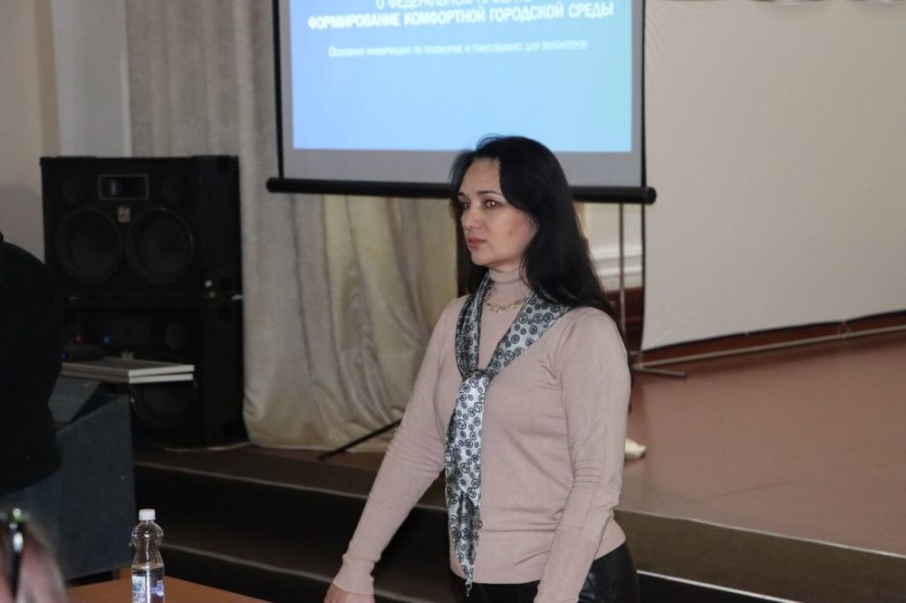 В Стаханове прошло обучение волонтеров по программе «Формирование комфортной городской среды» В Стаханове прошло обучение волонтеров по программе «Формирование комфортной городской среды»